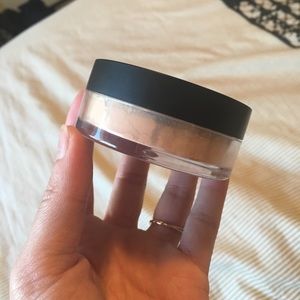 Younique Loose Powder